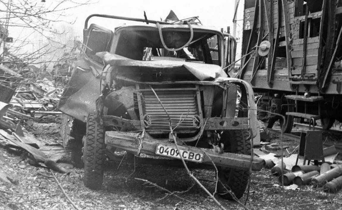 в свердловске взорвалась машина (100) фото